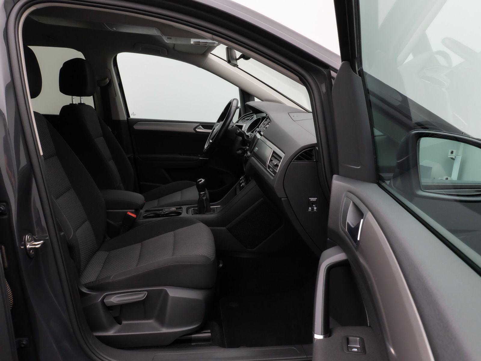 Fahrzeugabbildung Volkswagen Touran 2.0 TDI BMT Navi Stzhz ACC PDC AHK 8fach