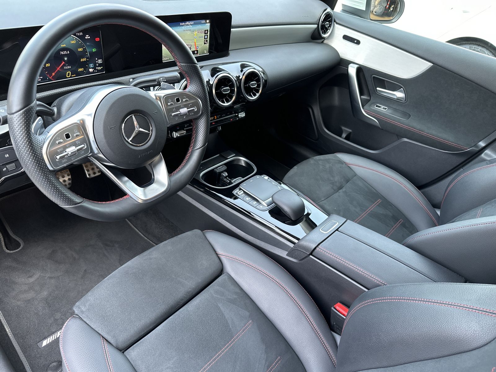 Fahrzeugabbildung Mercedes-Benz A 250e AMG-Line NAV+KAM+WIDESCREEN+CARPLAY+1HD