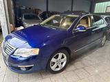 Volkswagen Passat Lim. Highline 2.0*LEDER*NAVI*TÜV 04/27* - Volkswagen Passat aus 2005