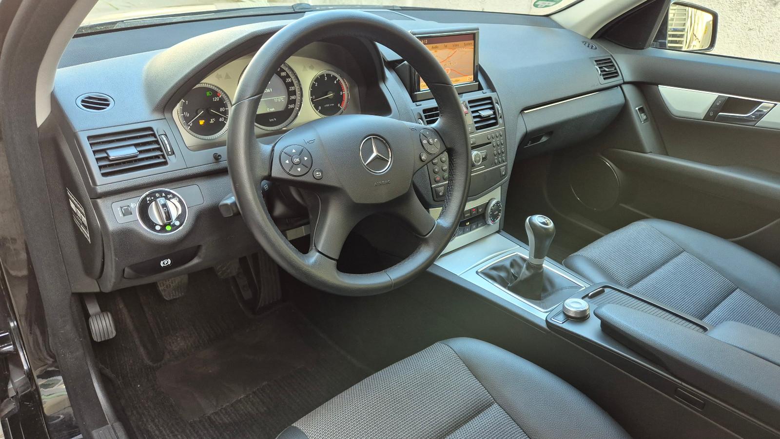 Mercedes-Benz C220 2008 — photo 17