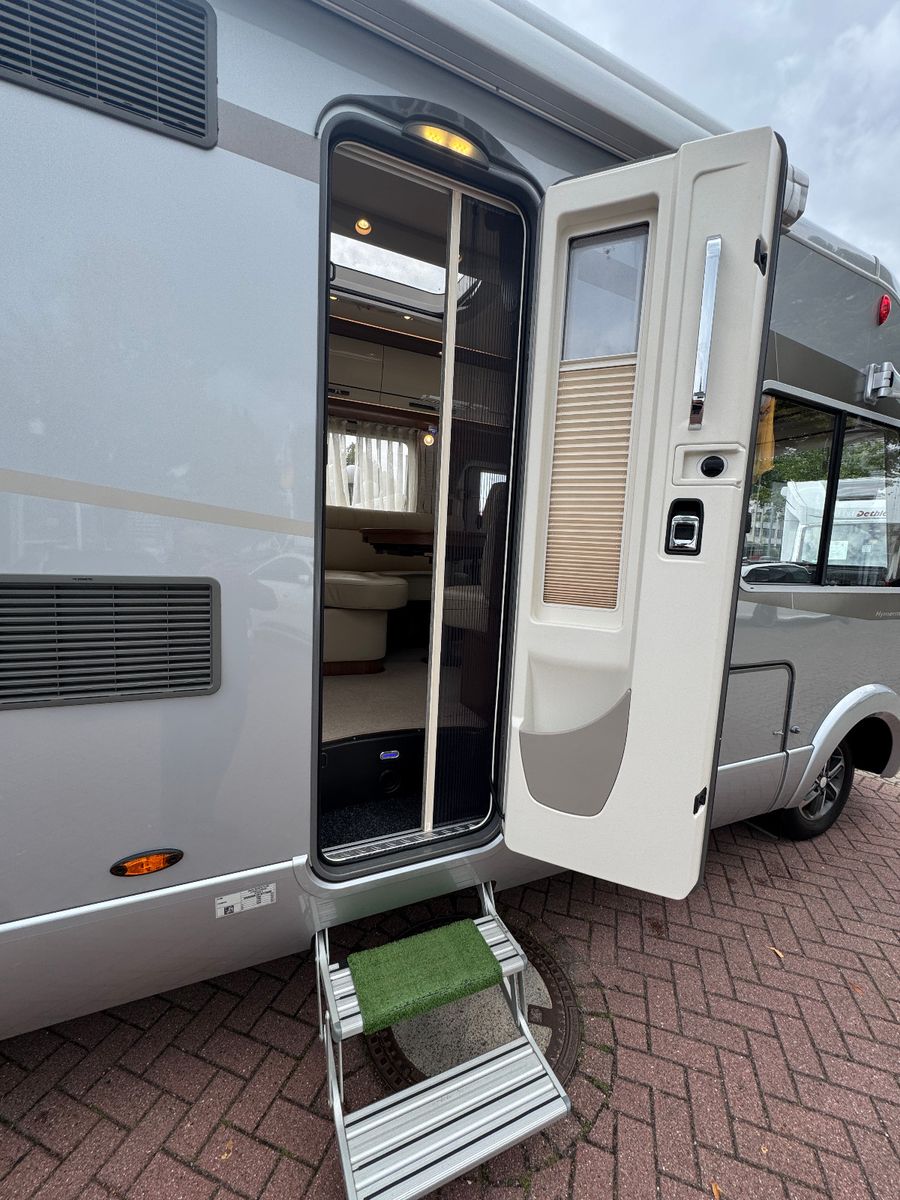 Fahrzeugabbildung HYMER / ERIBA / HYMERCAR B-KLASSE 680 STARLINE MB 3.0 D V6 HYD HÜBSTÜTZEN
