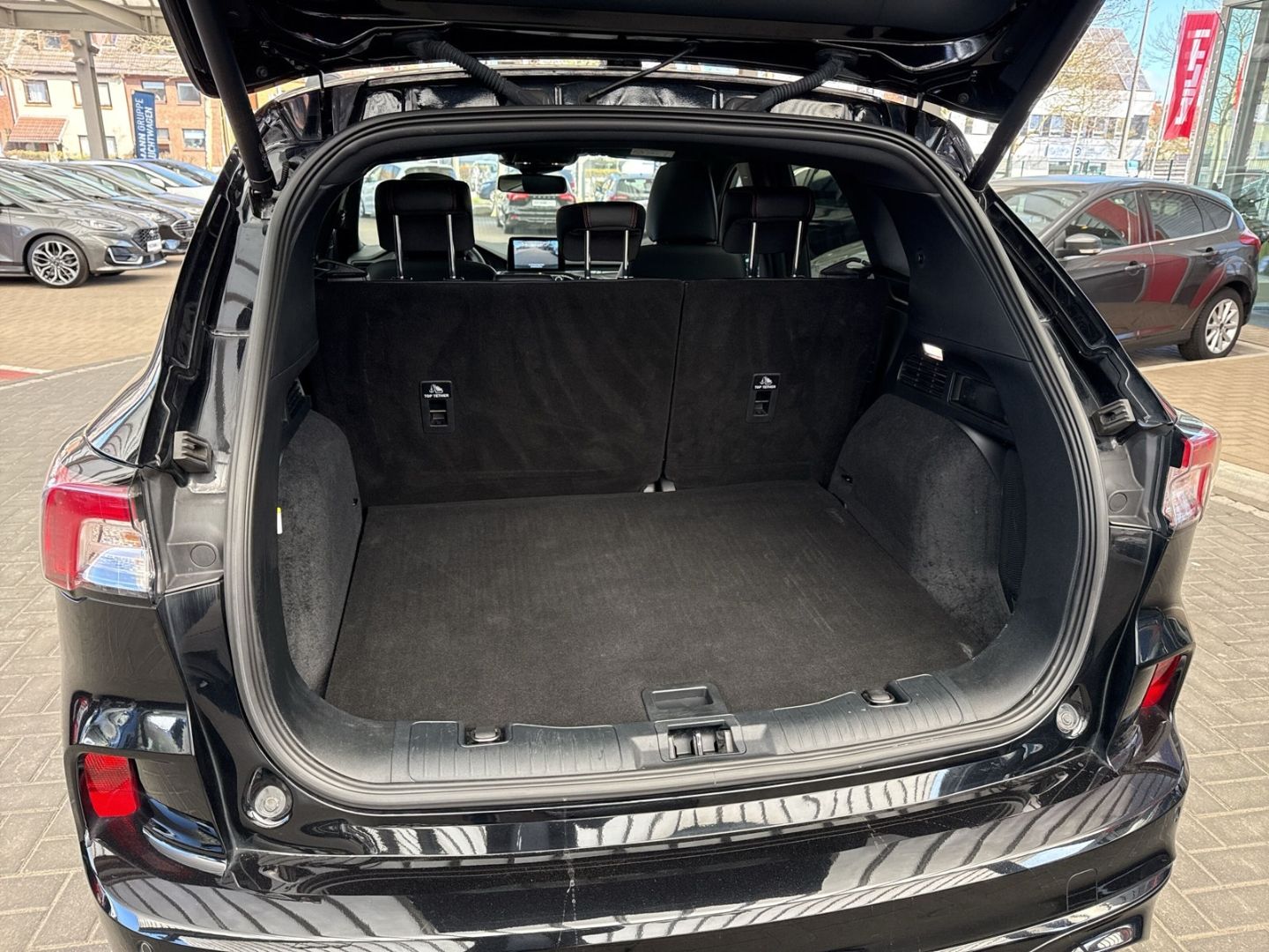 Fahrzeugabbildung Ford Kuga ST-Line X AHK schwenkb.Panorama-Schiebedach