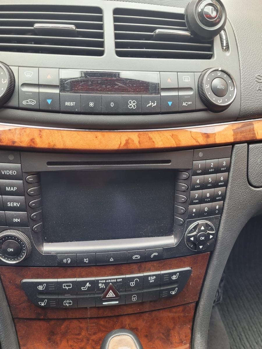 Mercedes-Benz E320 2004 — photo 8