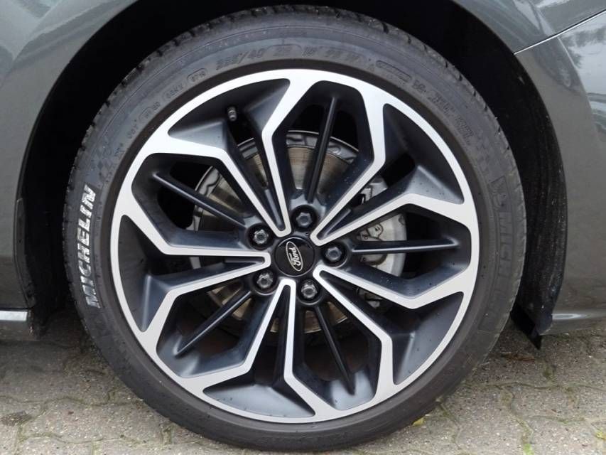 Fahrzeugabbildung Ford Focus 1,5 EcoBoost ST-Line Navi AHK
