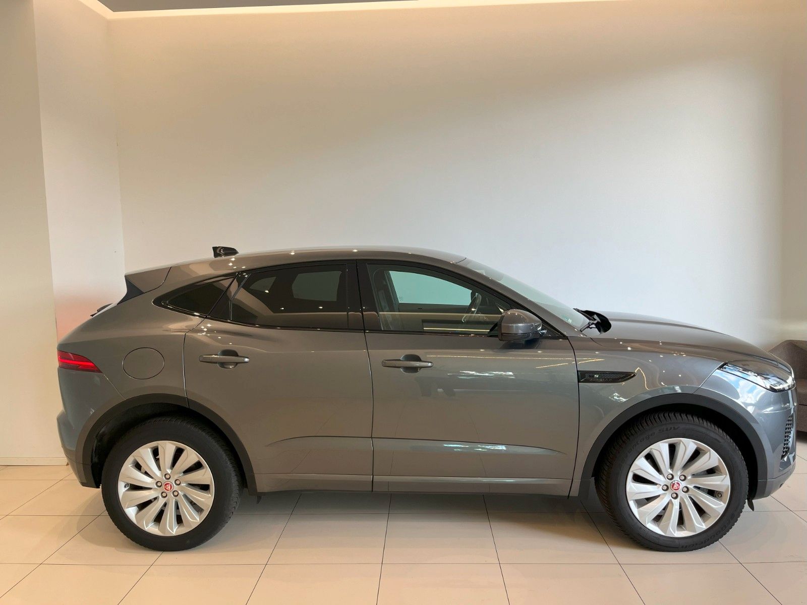 Fahrzeugabbildung Jaguar E-PACE D150 R-Dynamic S AWD Black Pack
