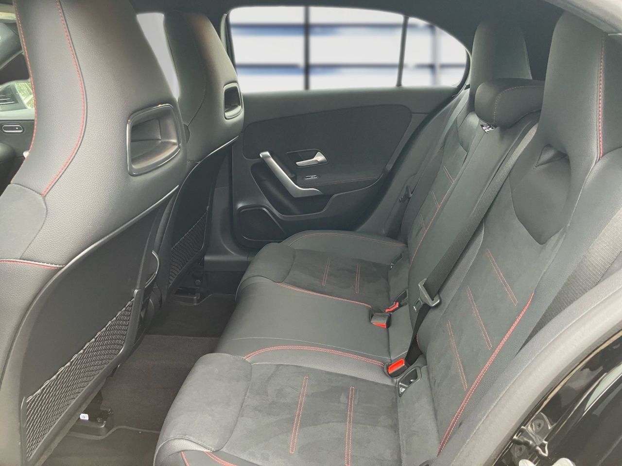 Fahrzeugabbildung Mercedes-Benz A 200 AMG WinterP Kamera LED Totwinkel Spurhalte