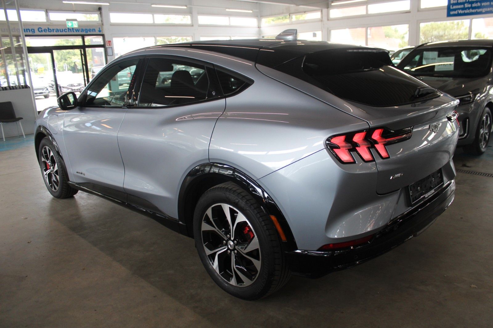 Fahrzeugabbildung Ford Mustang Mach-E AWD Matrix-LED ACC NAVI LEDER CAM