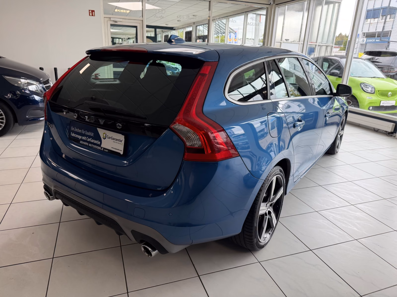 Volvo V60 D4 R Design Automatik NAVI SHZ PDC 18 ZOLL