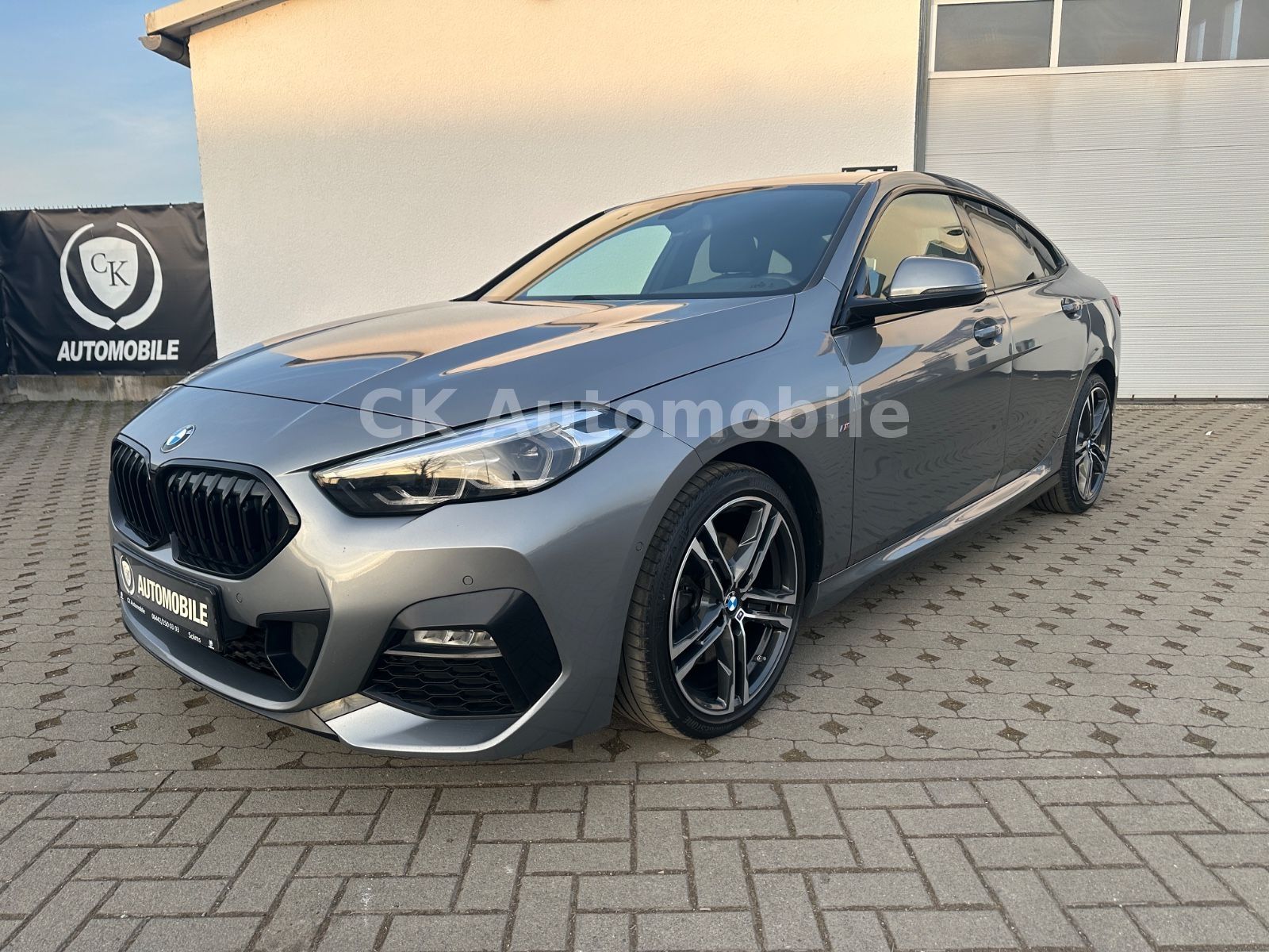 Fahrzeugabbildung BMW 218i Gran Coupé M-Sport/Shadow-LineNavi/LED