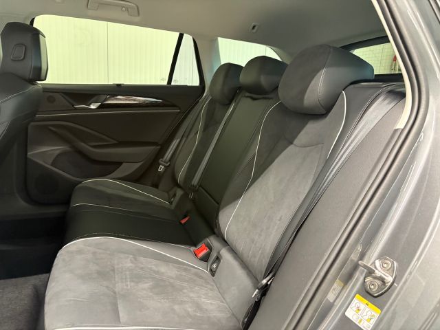 Passat Variant Elegance 2.0 TDI DSG IQ.LIGHT RFK