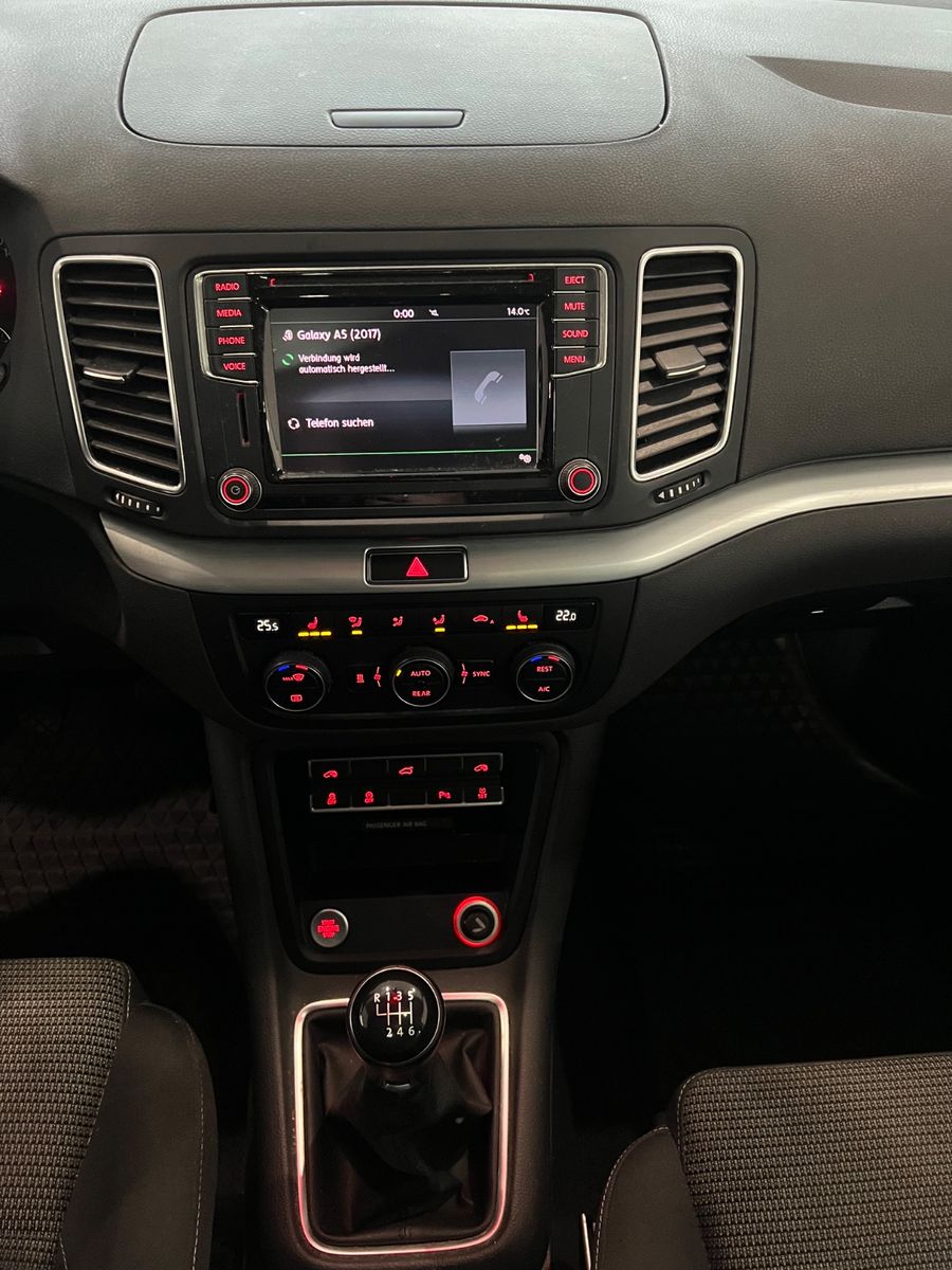 Fahrzeugabbildung Volkswagen Sharan 2.0 TDI Comfortline * PANO* R.KAMERA *AHK