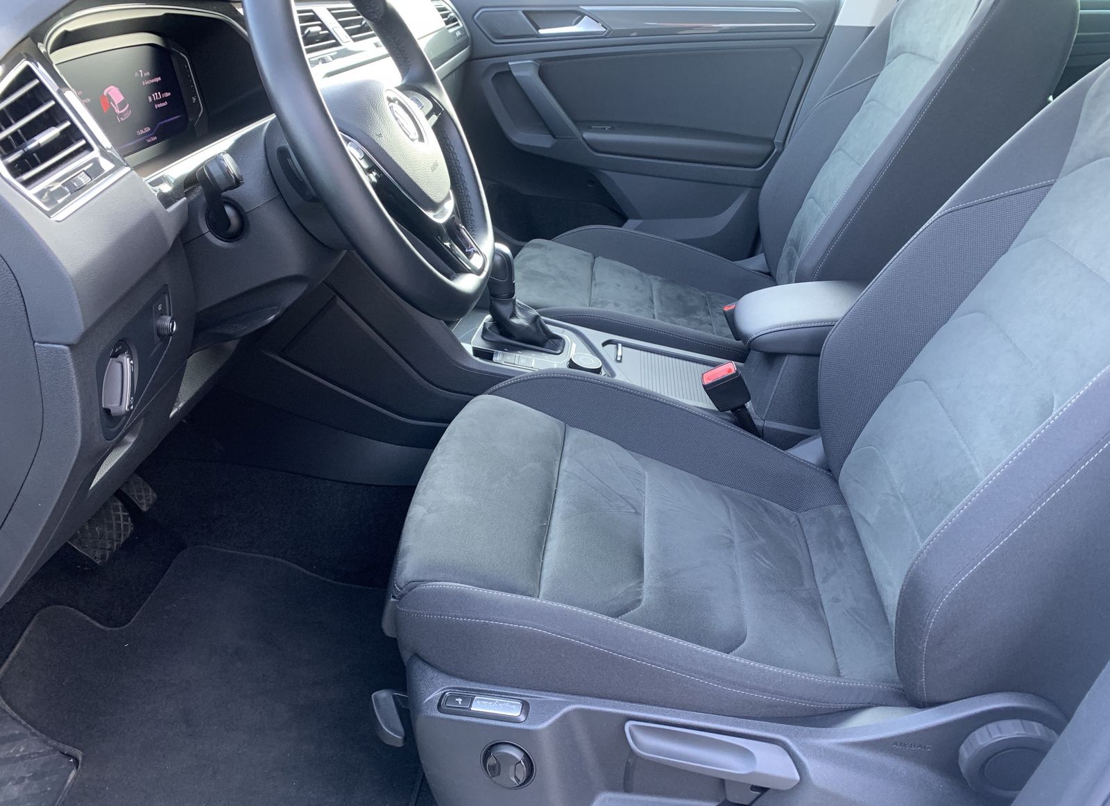Fahrzeugabbildung Volkswagen Tiguan 2.0 TDI*Highline*4Motion*LED*Cam*STHZ*