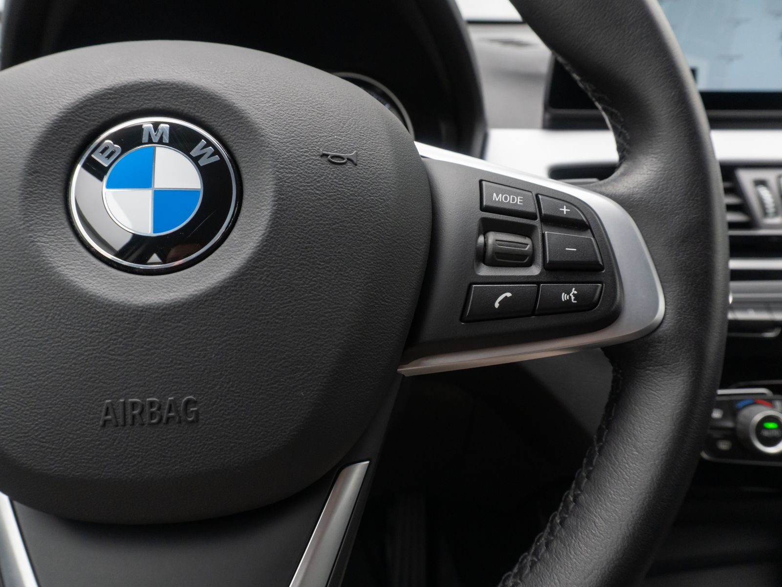 Fahrzeugabbildung BMW X1 sD18i HUD DAB Memory Alarm ParkAss Sportzitz