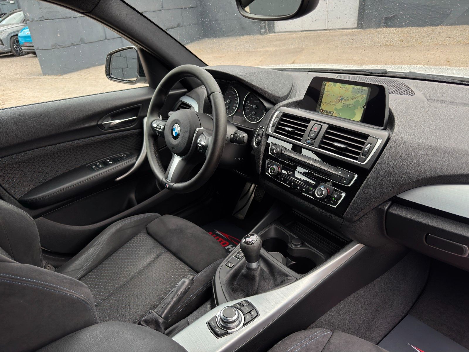 Fahrzeugabbildung BMW M140i Aero REMUS HIFI PDC KZG Keyless Alcantara