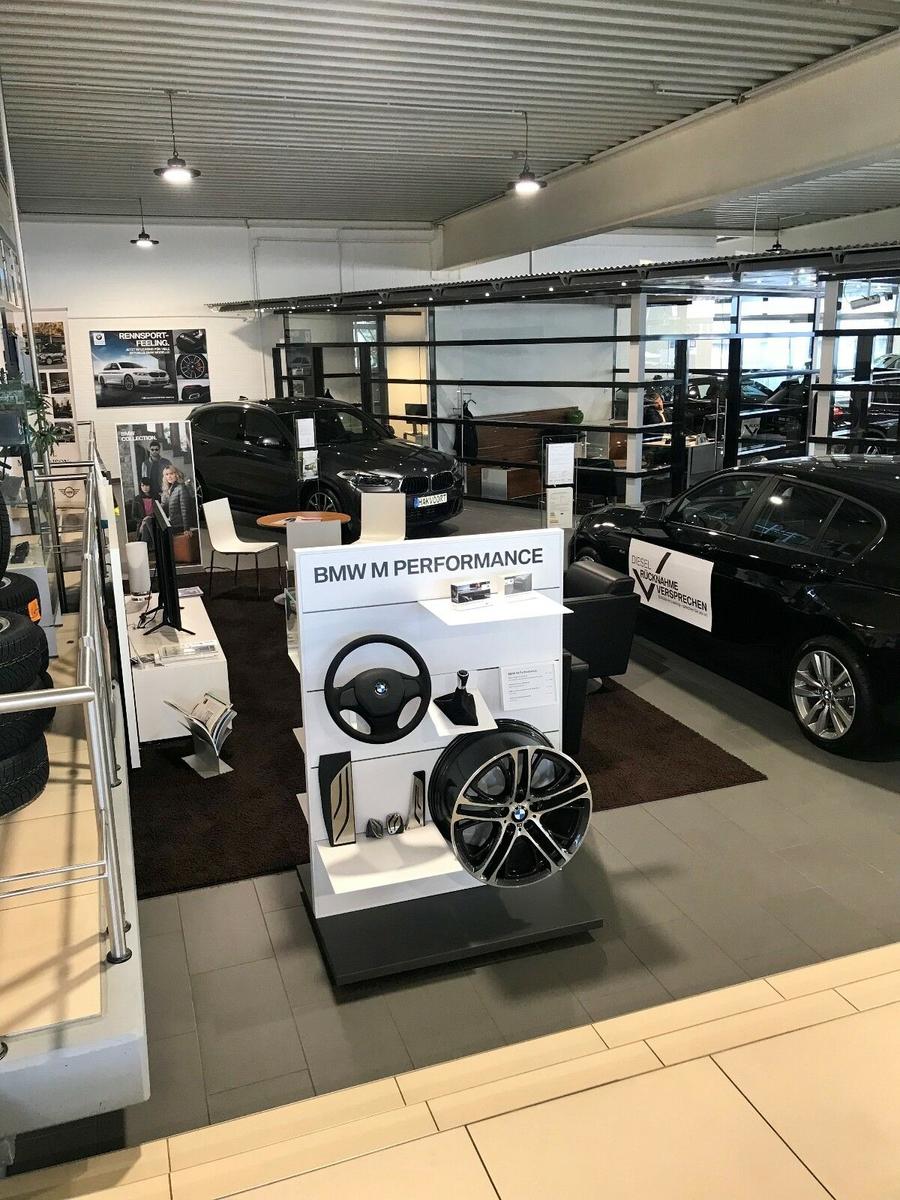 showroom-image-top