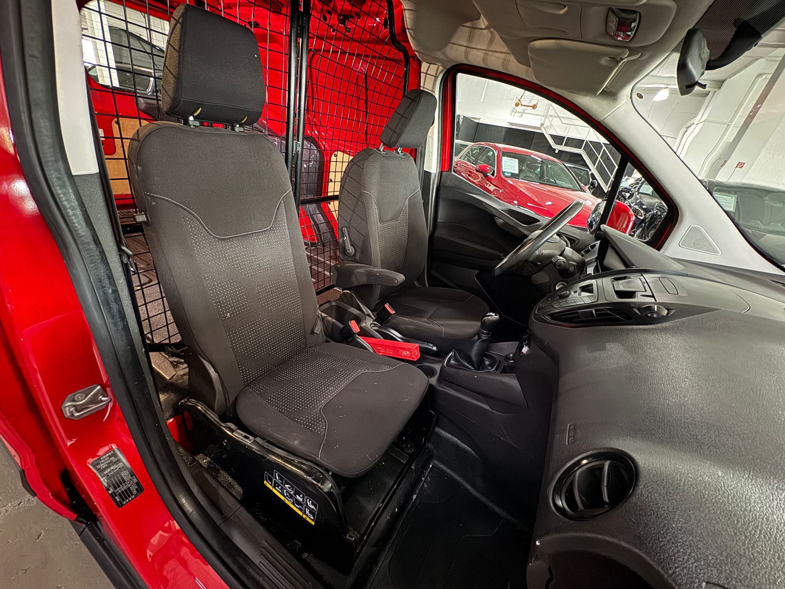 Fahrzeugabbildung Ford Tourneo Courier 1.5 TDCI TREND SERVICE & TÜV NEU