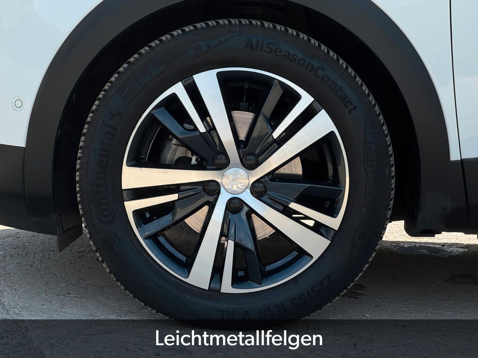 Fahrzeugabbildung Peugeot 3008 PureTech 180 Allure Tempomat PDC CarPlay