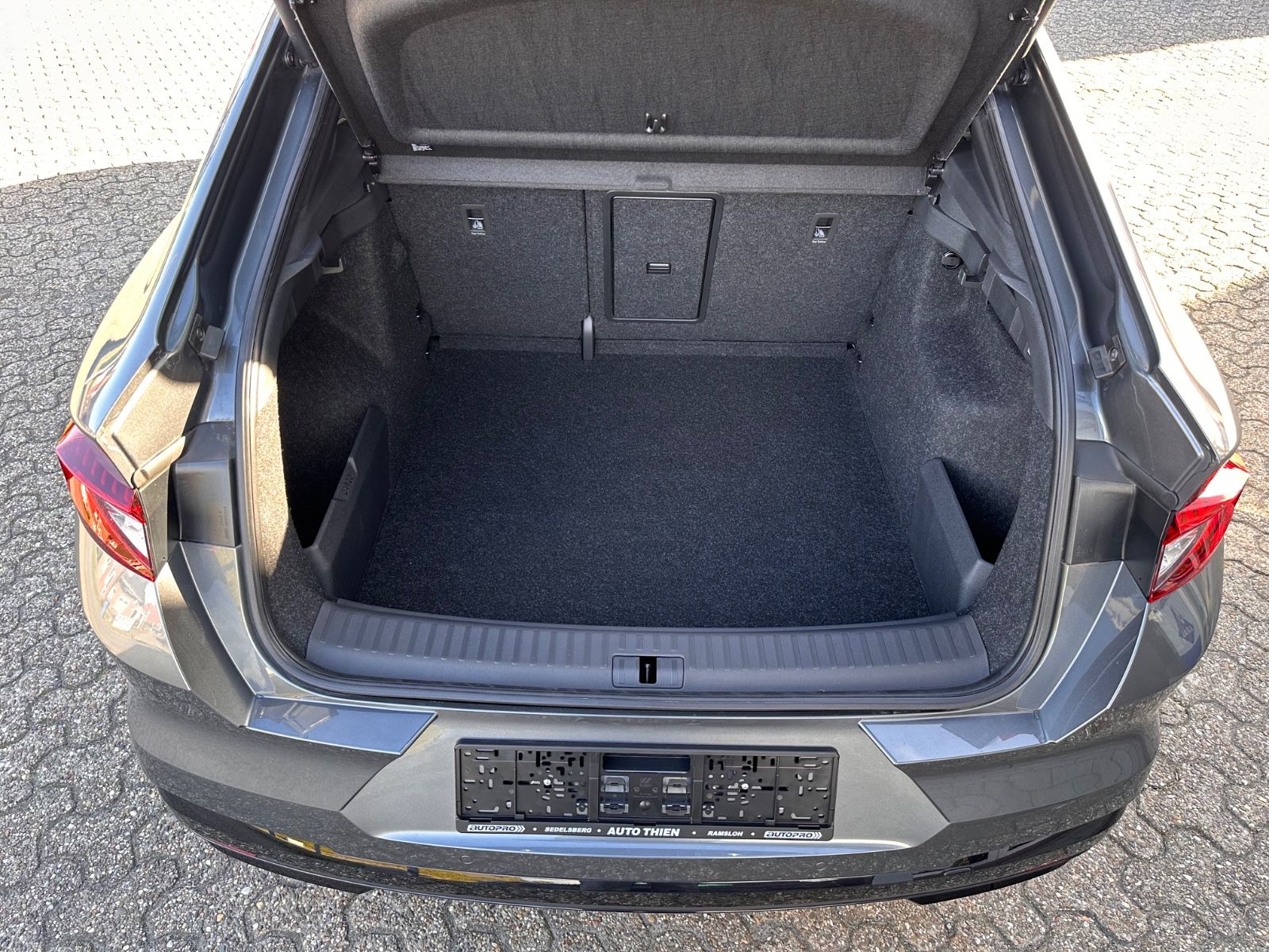 Fahrzeugabbildung SKODA Enyaq Coupé 85 Sportline Pano/Matrix/ACC/APP/21"