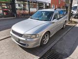 Opel Vectra Caravan Family 2.2 i 16 v mit ... - Opel Vectra aus 2001: Kombi
