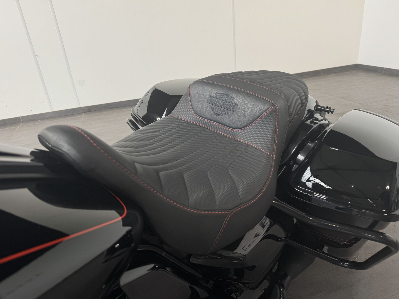 Fahrzeugabbildung Harley-Davidson Street Glide 103 Bagger CVO Heck NAV+LED+TEMPOMA