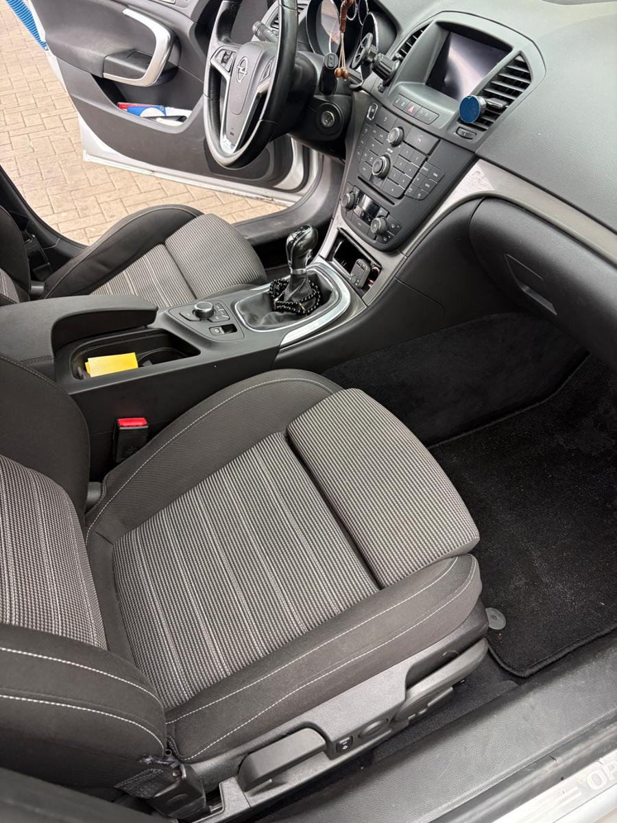 Opel Insignia 2011 — photo 9
