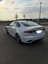 Jaguar XE D200 R-DYNAMIC  - Jaguar XE: R Dynamic