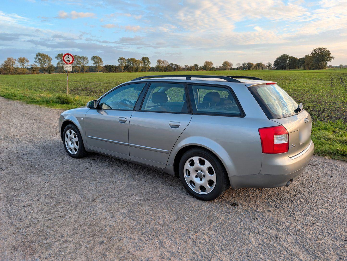 Audi A4 2004 — rear view