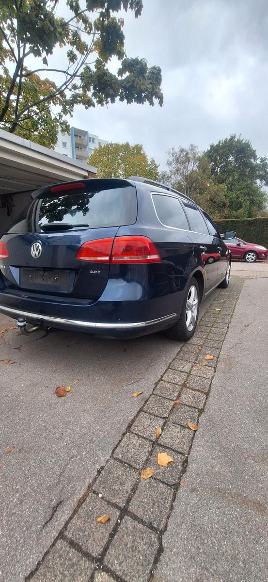 Volkswagen Passat 2011 — салон