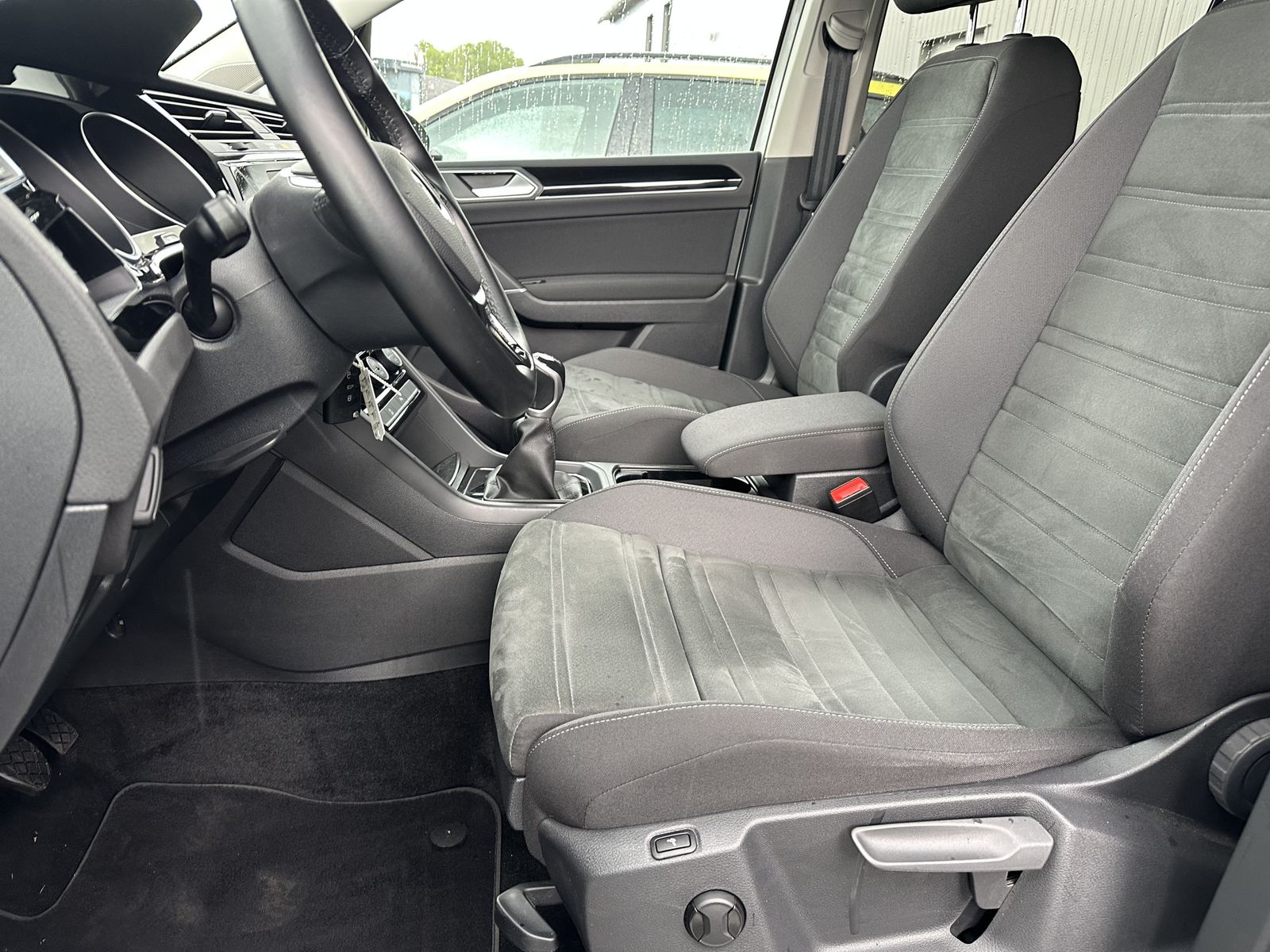 Fahrzeugabbildung Volkswagen Touran 1.5 TSI Highline+NAV+LED+ACC+AHK+KAMERA