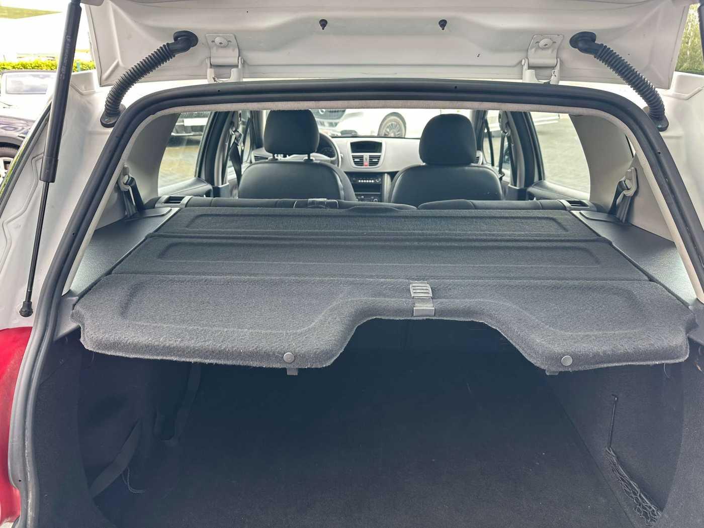 Peugeot 207 2010 — photo 12