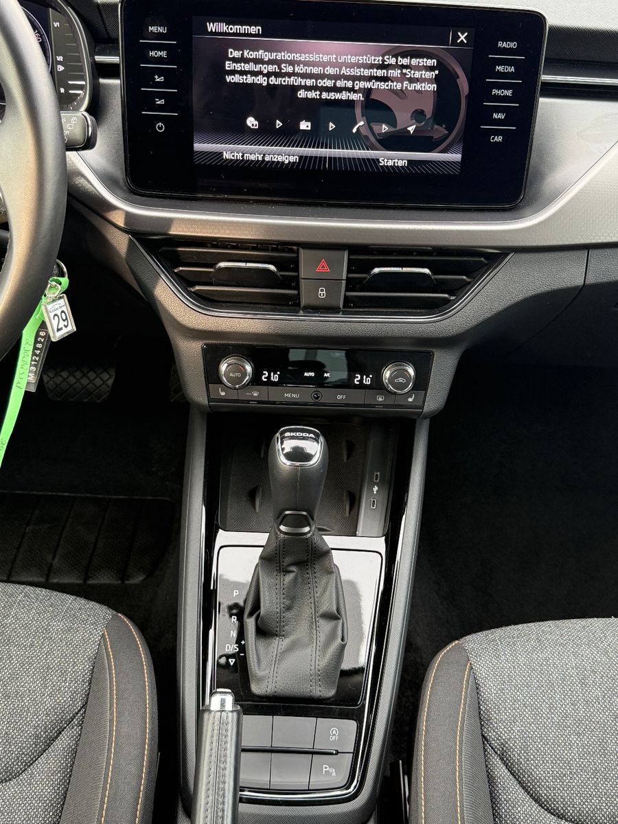 Fahrzeugabbildung SKODA Scala Clever NAVI KLIMAAUTO AHK CAM SITZHEIZUNG