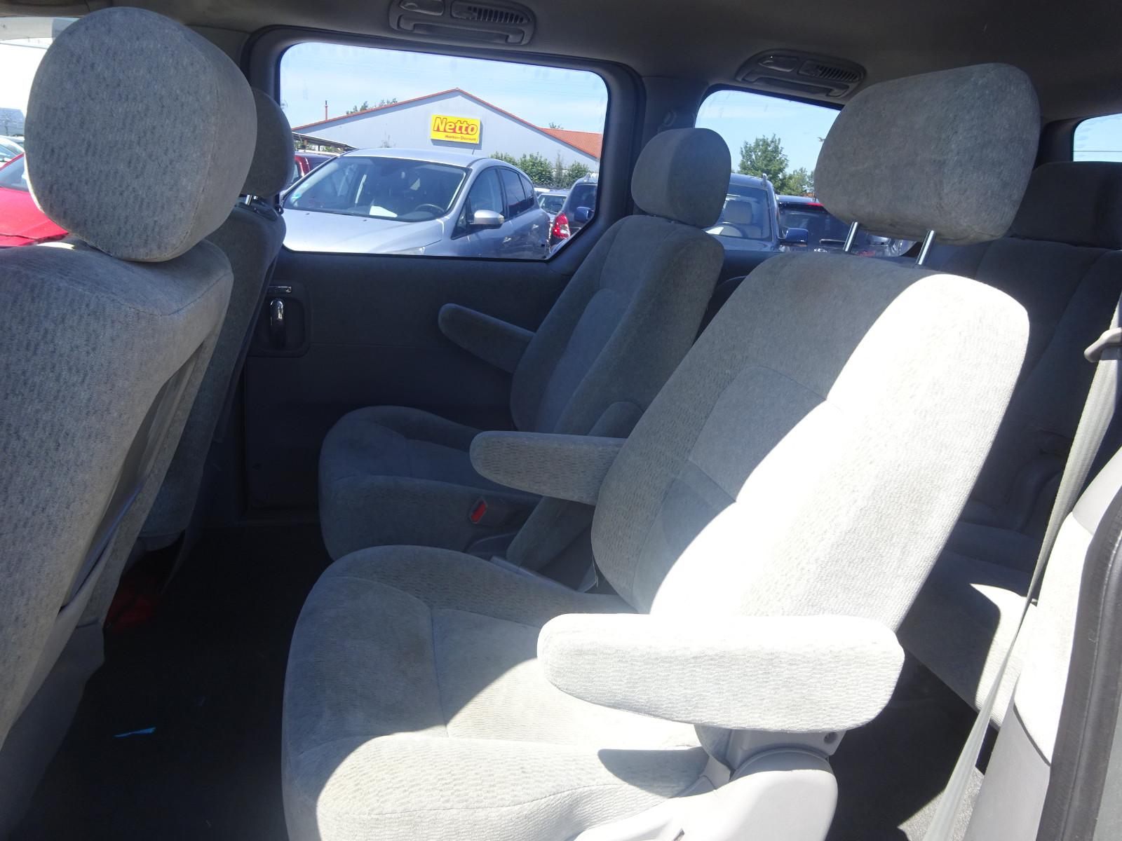 Kia Carnival 2005 — photo 8