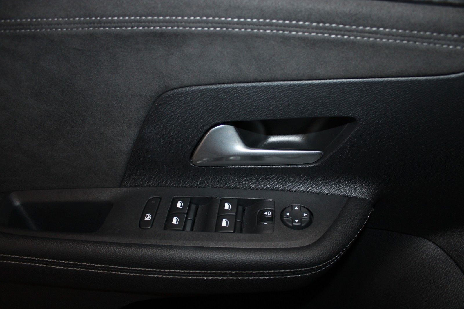 Fahrzeugabbildung Opel Mokka Ultimate Automatik IntelliLux + ALCANTARA