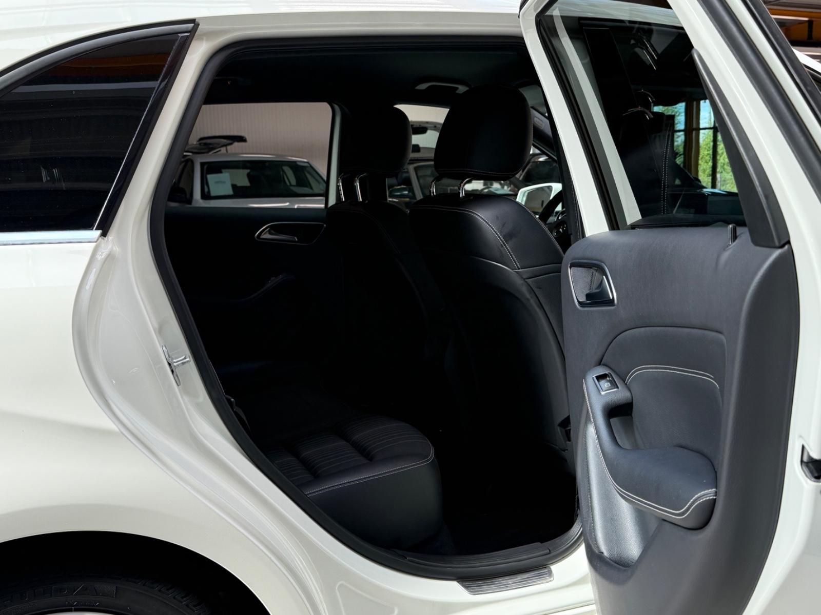 Mercedes-Benz B180|SHZ|PDC|Klimaanlage|Xenon|2.Hand|Bluetooth