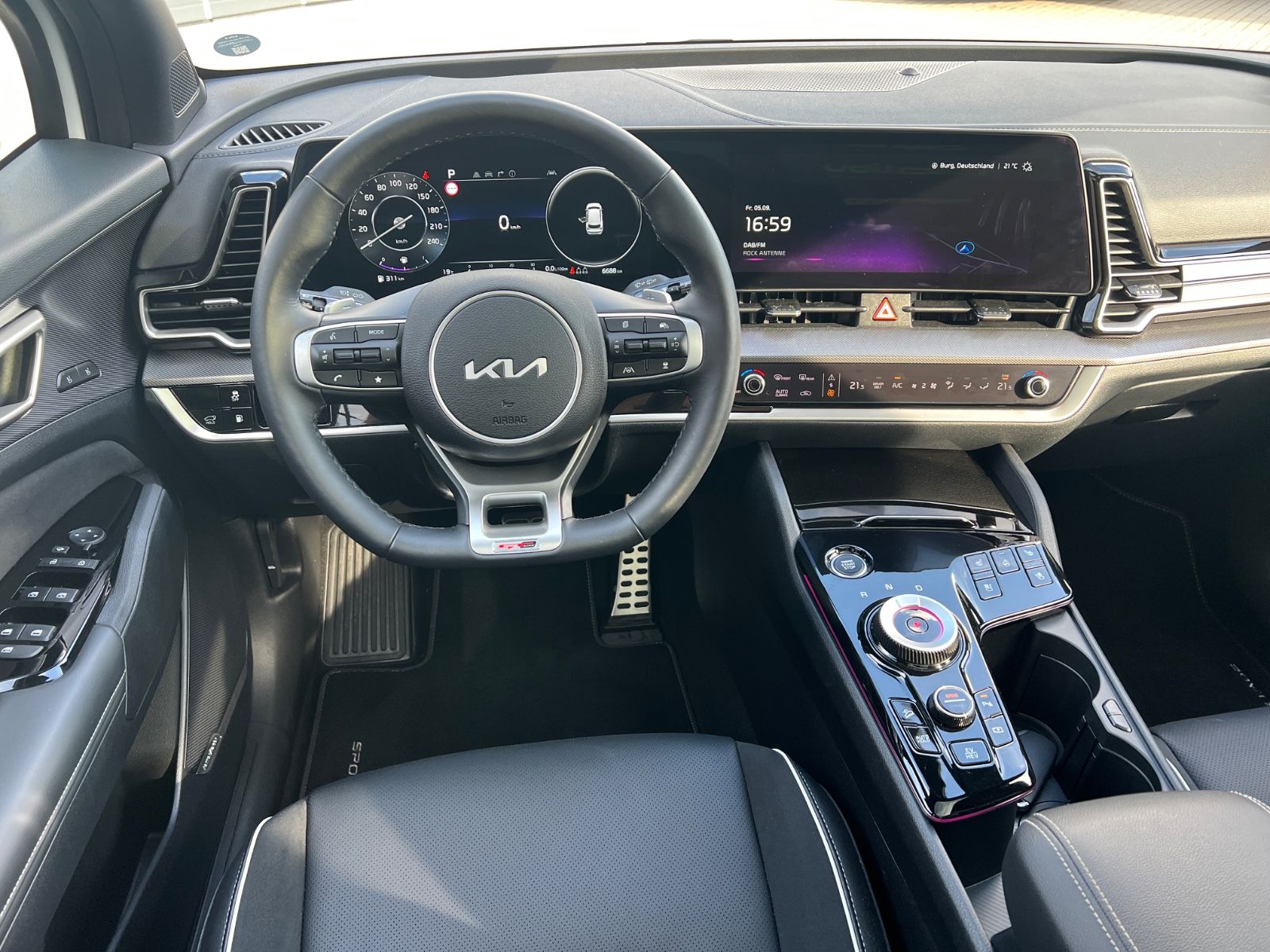 Fahrzeugabbildung Kia SPORTAGE 1.6T PHEV GTL SD GD DRIVE SOUND