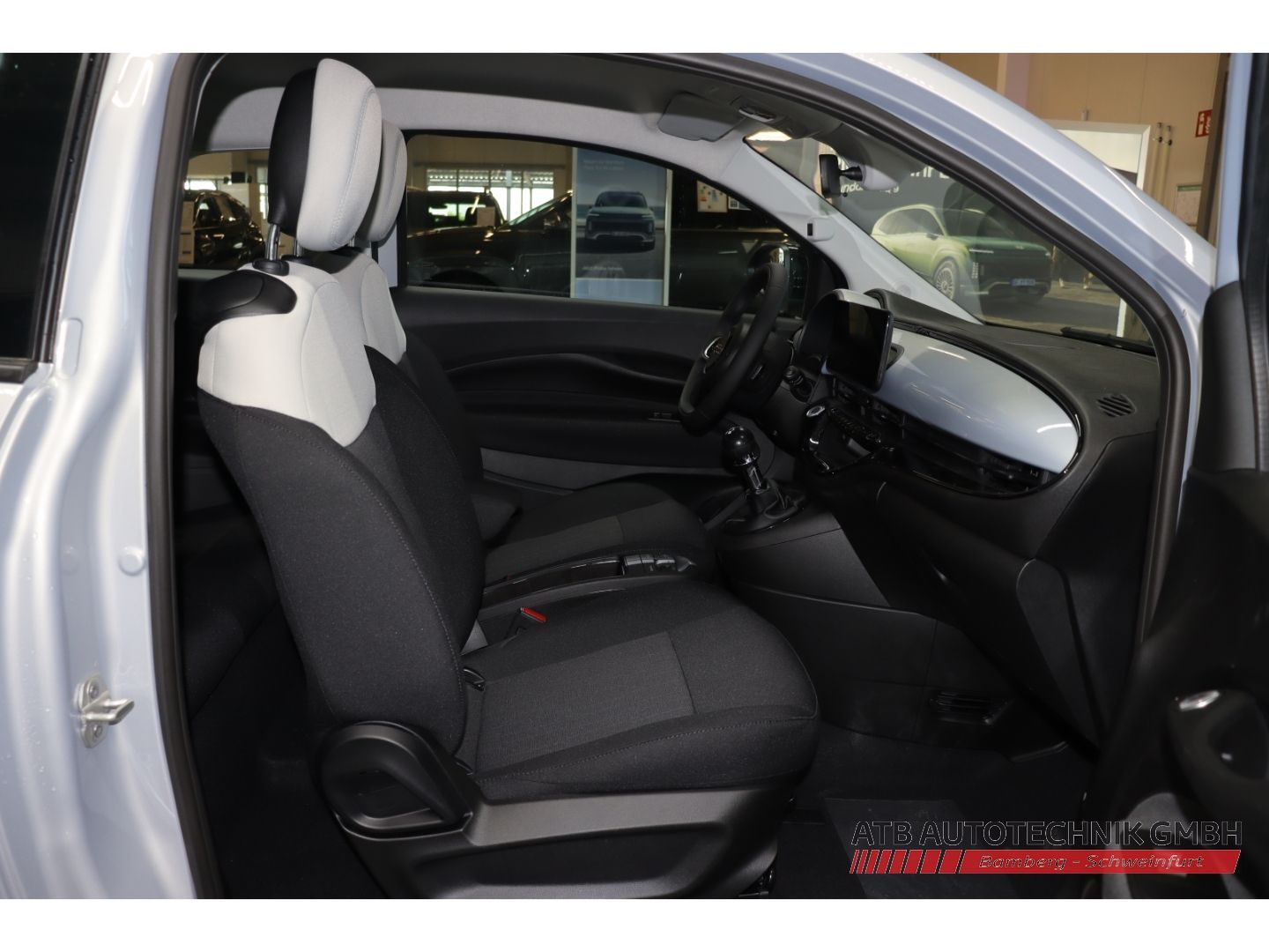 Fahrzeugabbildung Fiat 500 ICON + Komfortpaket Hybrid 1.0l PDC Rückfahr