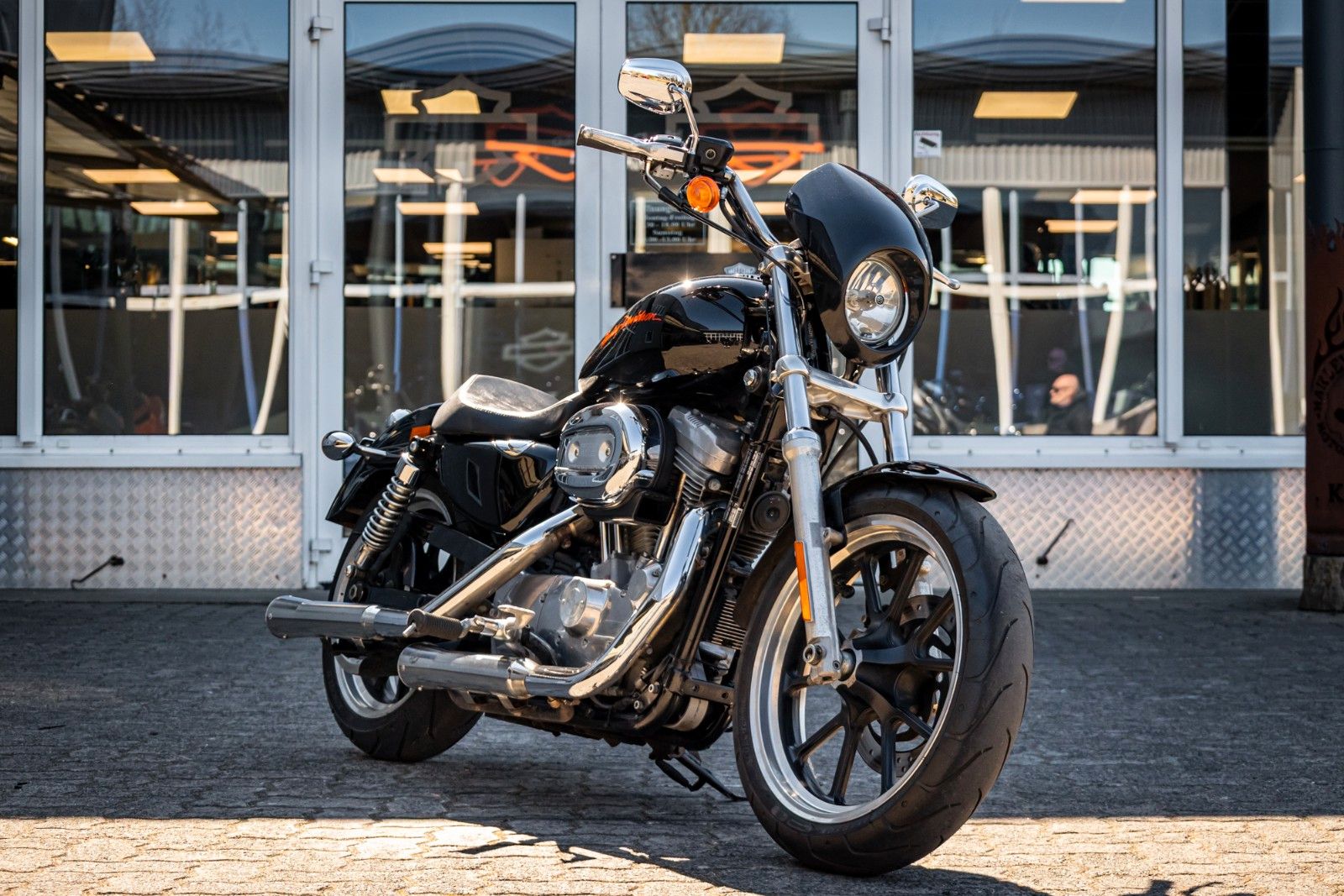 Fahrzeugabbildung Harley-Davidson XL883L SUPERLOW SPORTSTER - A2 TAUGLICH - FALCON