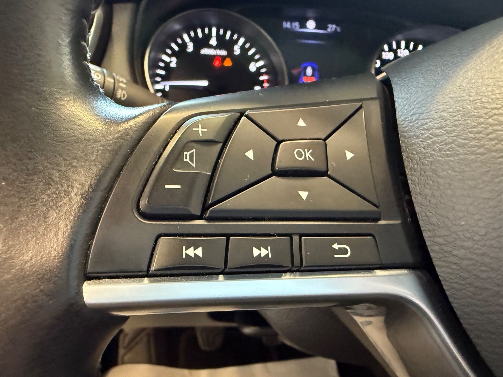 Fahrzeugabbildung Nissan Qashqai N-Connecta, 360° Kamera, Navi, Winterpa.