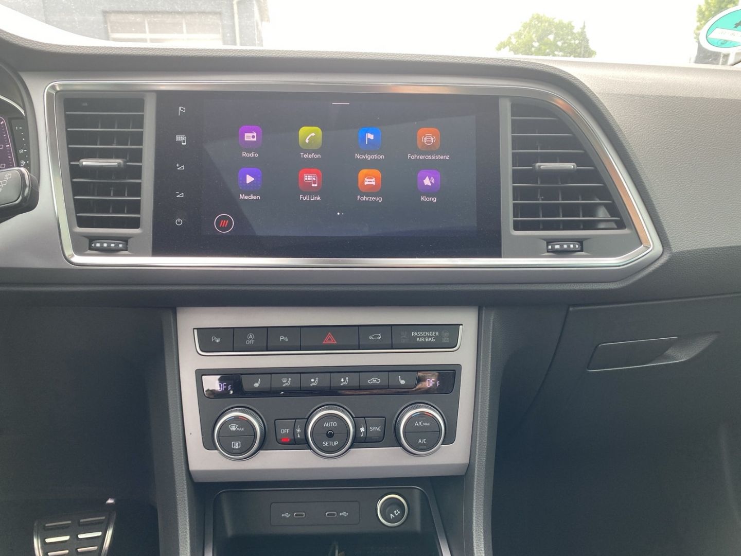 Fahrzeugabbildung SEAT Ateca FR 4Drive 2.0 TDI*NAVI*AHK*PANO*SHZ*PDC*CA