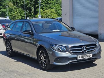 Mercedes E 220 - 1