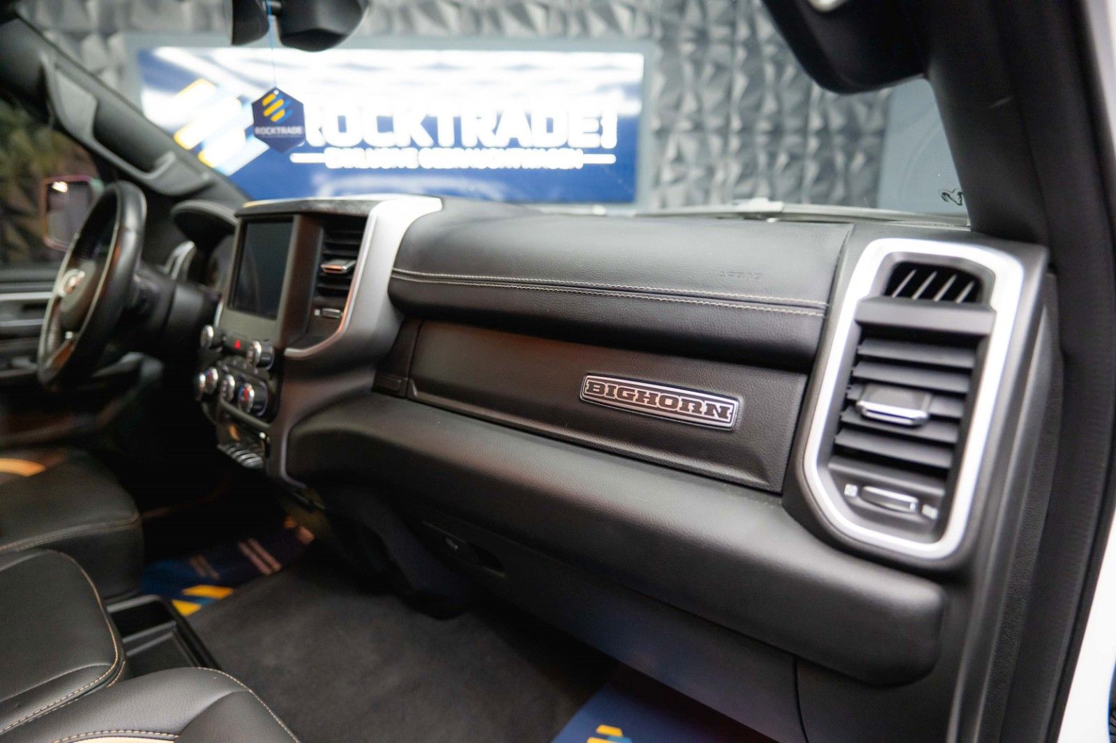 Fahrzeugabbildung Dodge RAM 5.7 V8 HEMI 4x4 OFFROAD Night-Paket Limited