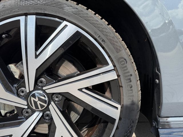 Golf 8 VIII R-Line 1.5 eTSI Navi ACC PDC v.+hi.