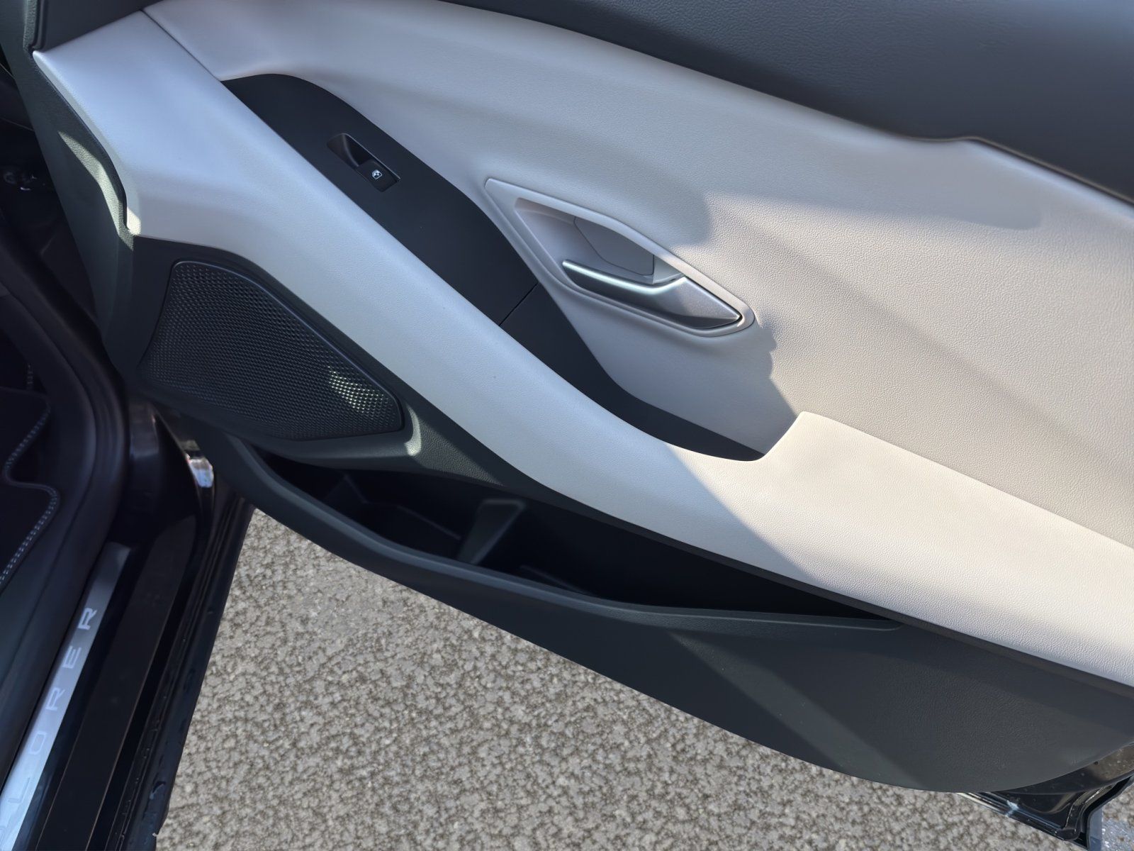 Fahrzeugabbildung Ford Explorer eMotor Premium RWD