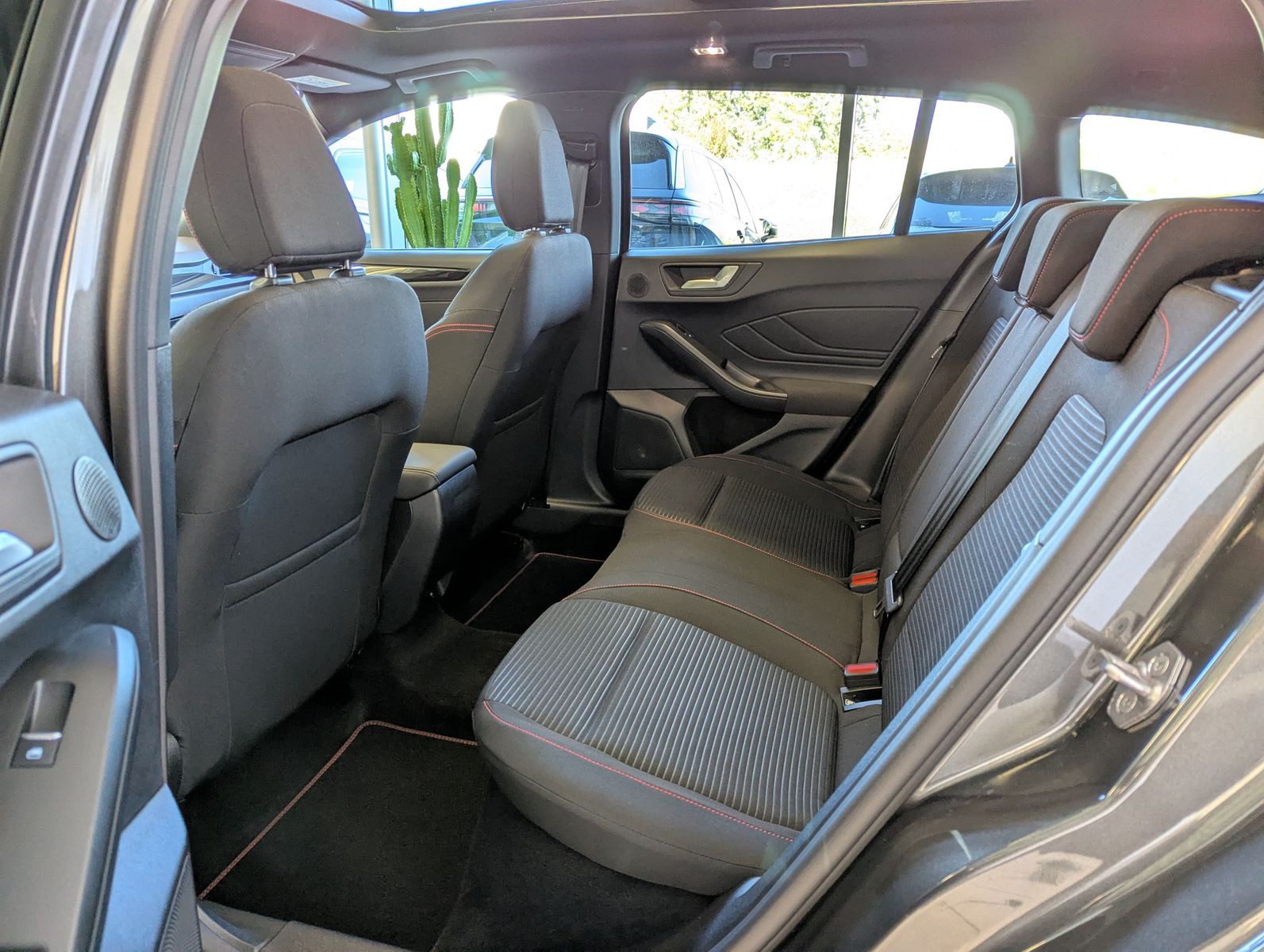 Fahrzeugabbildung Ford Focus 1.0 ST-Line X Styling Matrix B&O Pano 18"