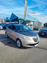 Lancia Ypsilon 0.9 TwinAir 85 CV 5 porte S&S Gol - Lancia Ypsilon: Automatik