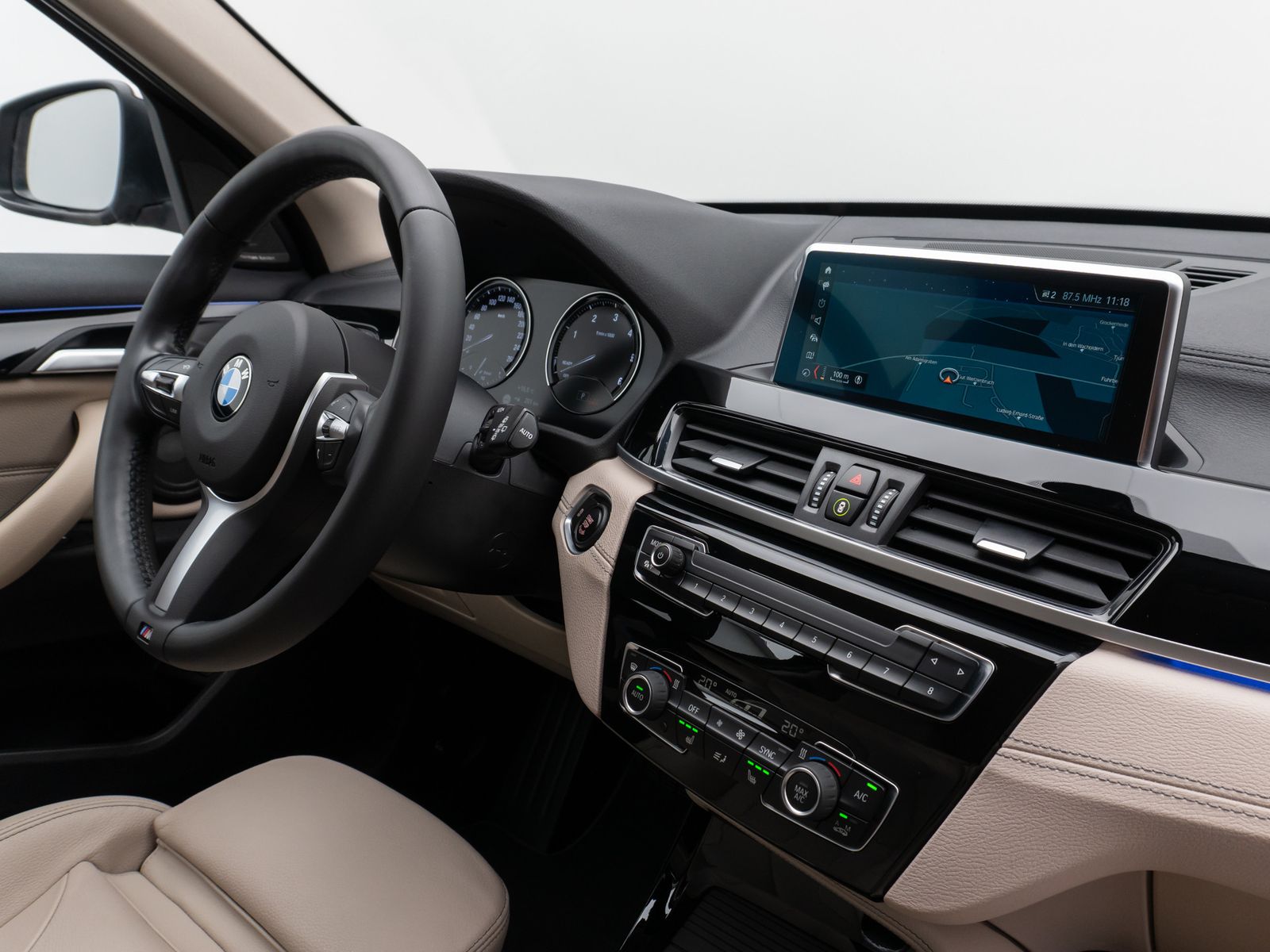 Fahrzeugabbildung BMW X1 xD25d xLine H/K DAB Parkassis AHK Alarm Sport