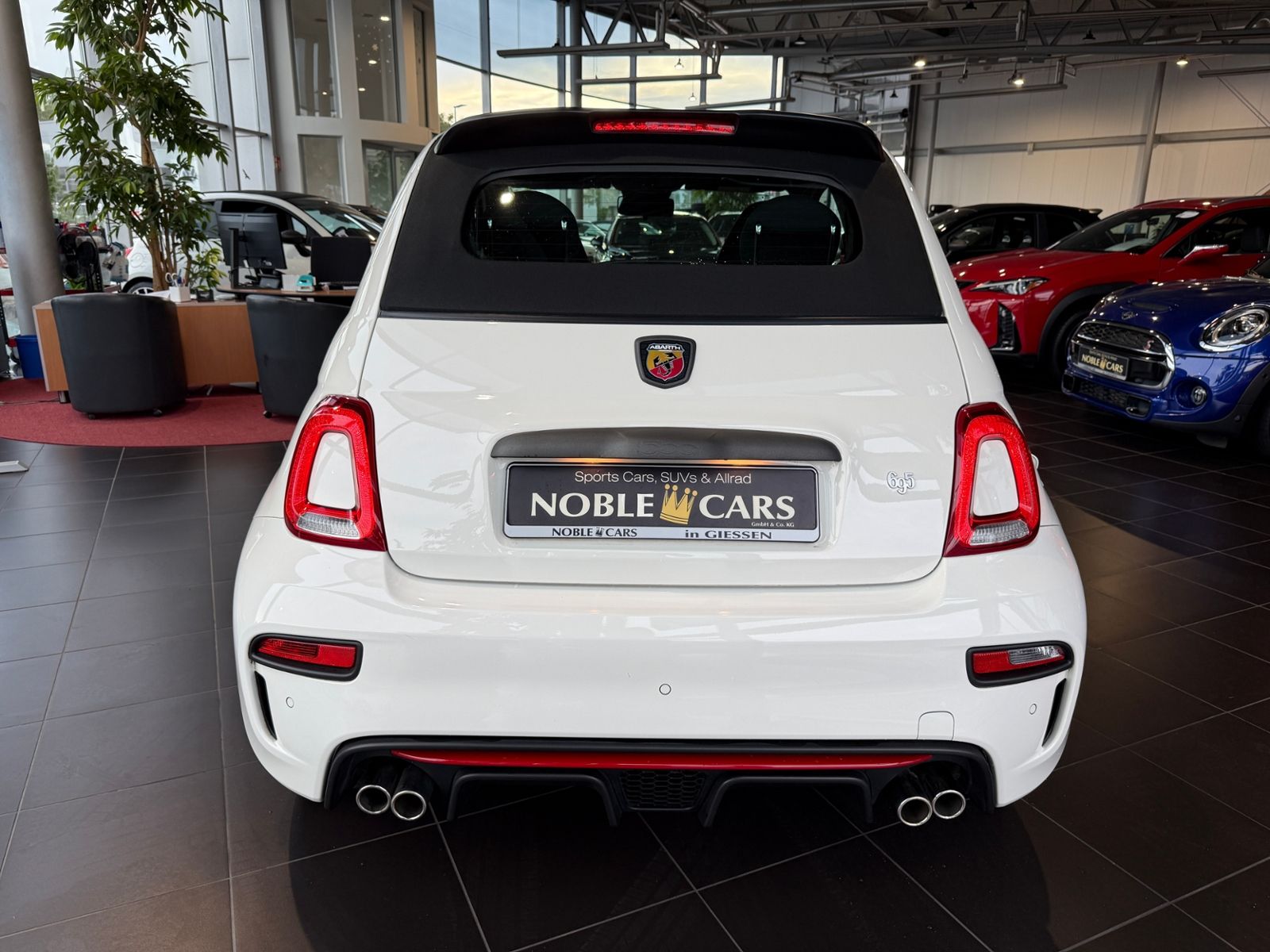 Fahrzeugabbildung Abarth 695C SABELT BREMBO RED-Paket CarPlay
