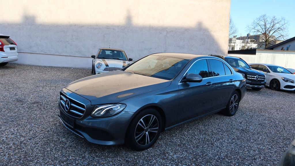 Mercedes-Benz E 220