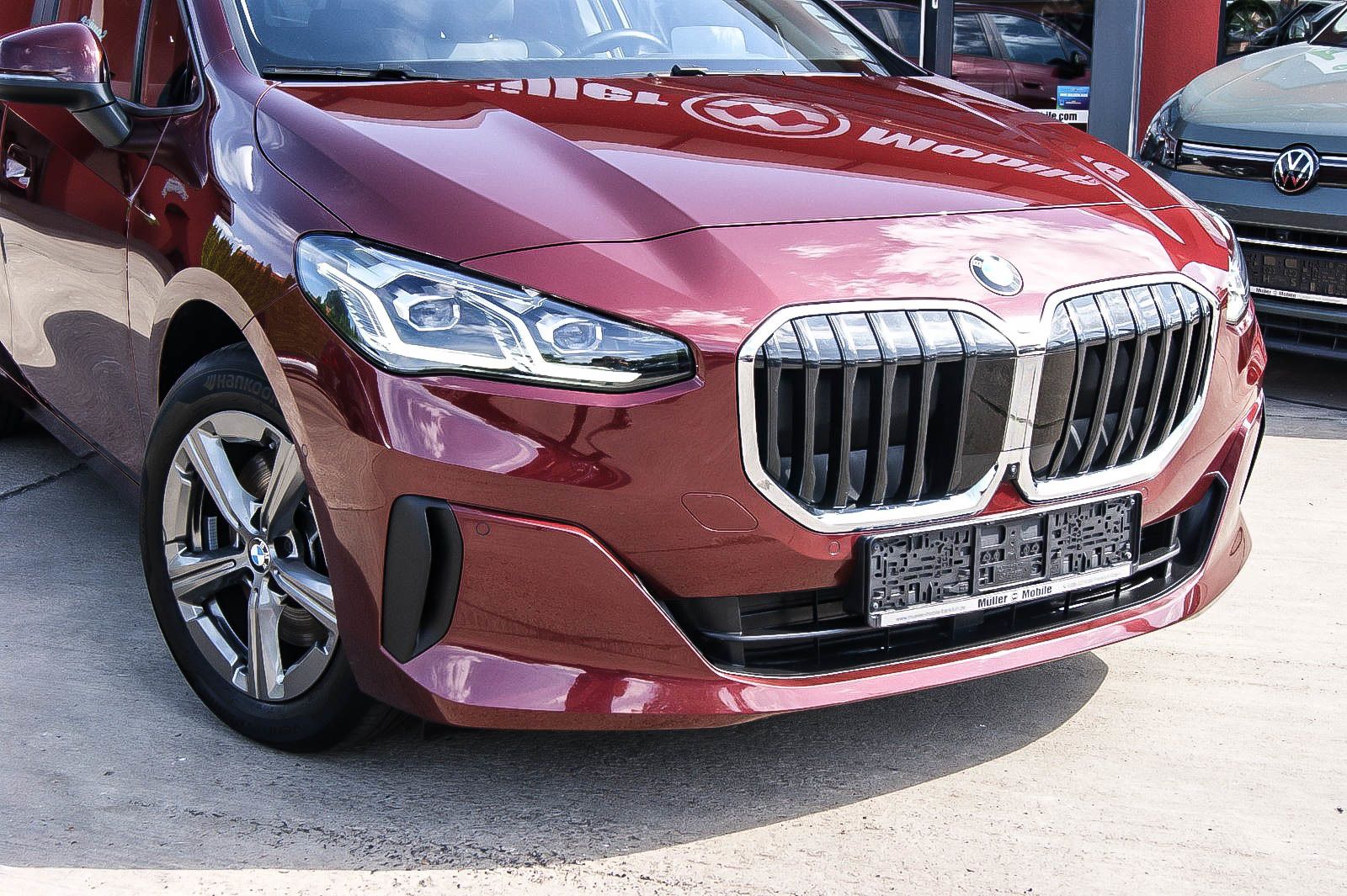Fahrzeugabbildung BMW 223 Active Tourer i xDrive LEDER HEAD-UP SPORT 4