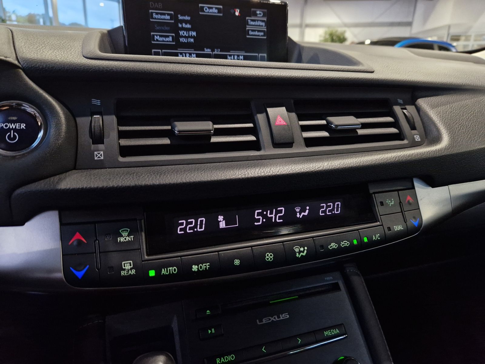 Fahrzeugabbildung Lexus CT200h Executive RFK LED NAVI ALU